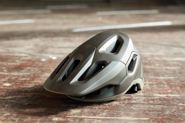 Specialized's new Tactic 4 offers clip-on confidence - Cycling